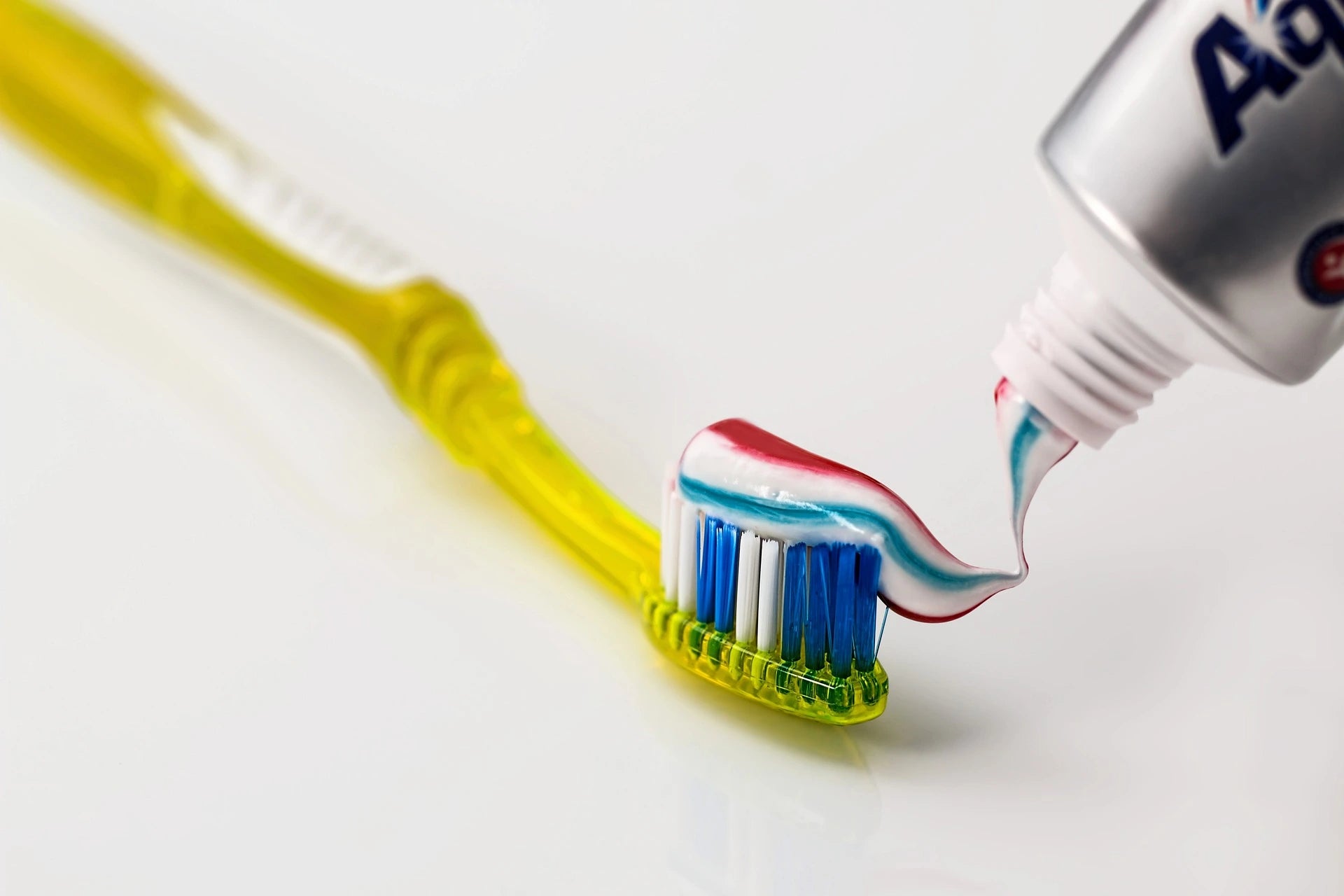 What Is Sugar-Free Toothpaste & Who Should Use It?